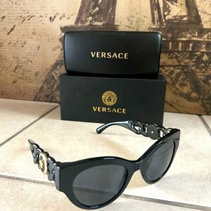 Vérsace black sunglasses